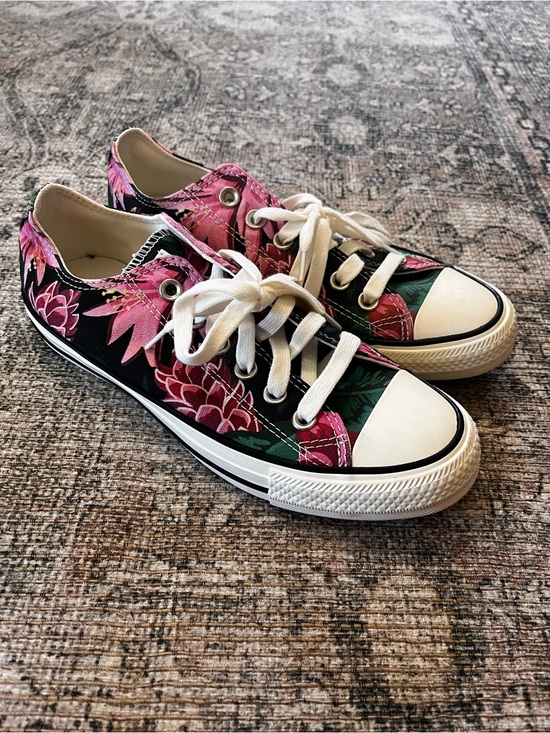 Converse Shoes - Converse Floral Low-Top Sneakers in Pink and Black size 7